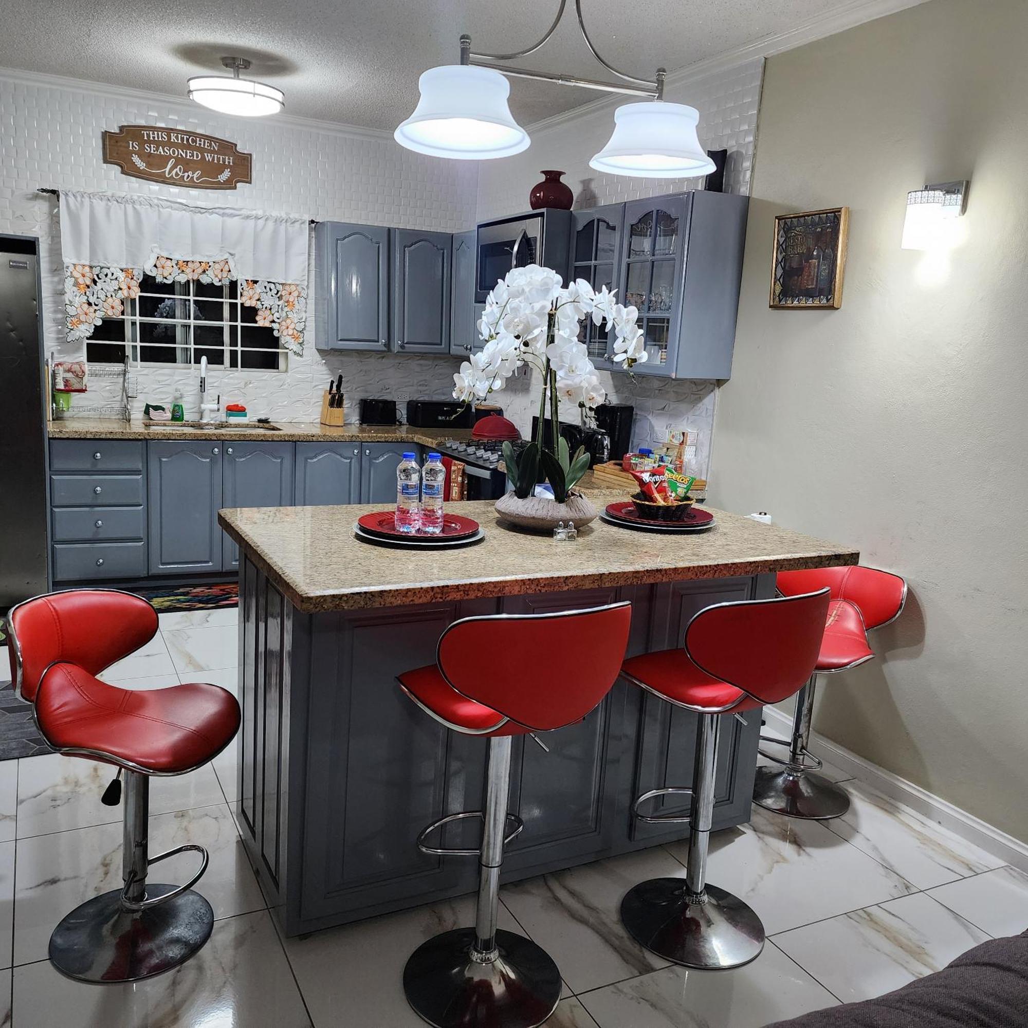 Spacious Luxury 3 Bed Rooms In Кингстън Екстериор снимка