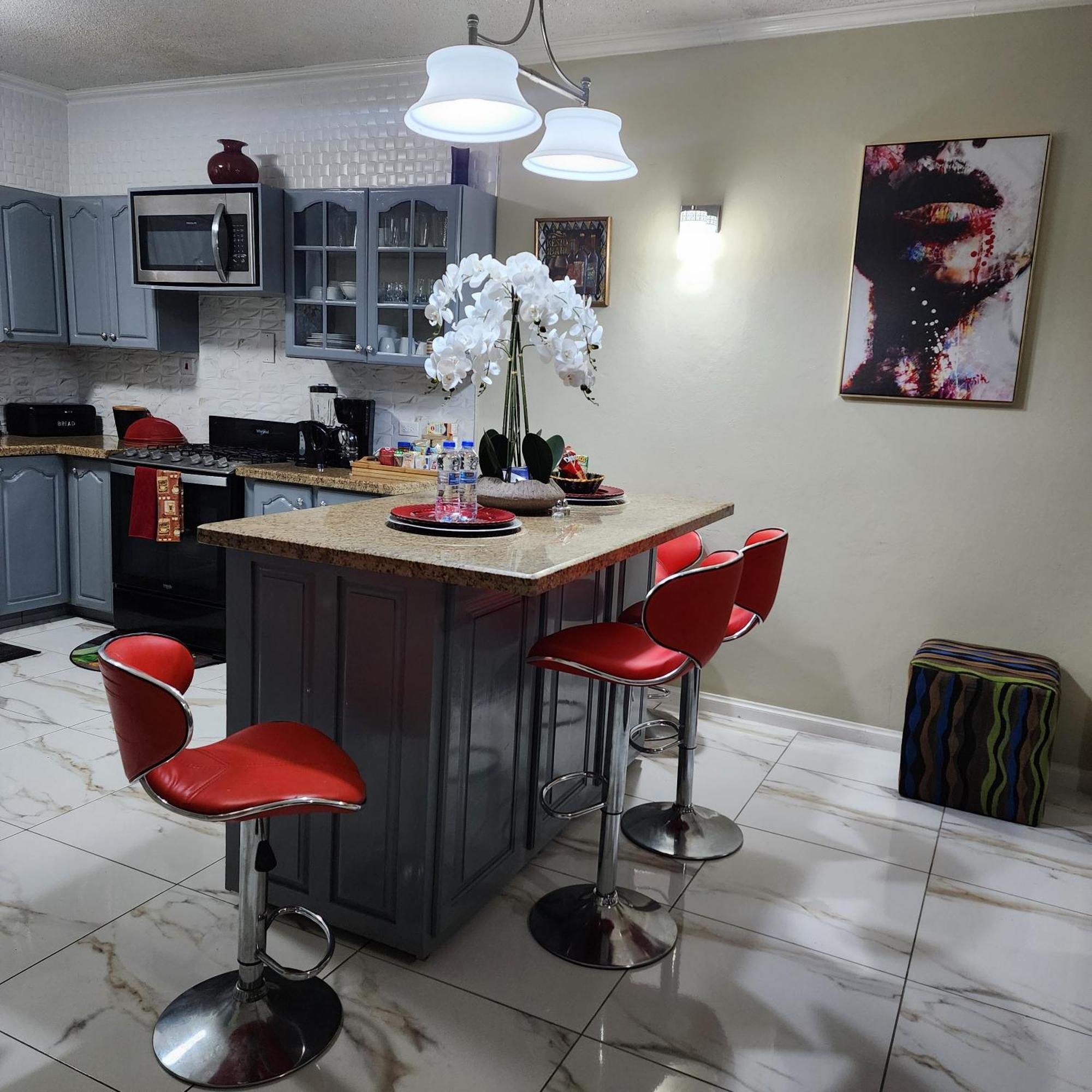 Spacious Luxury 3 Bed Rooms In Кингстън Екстериор снимка