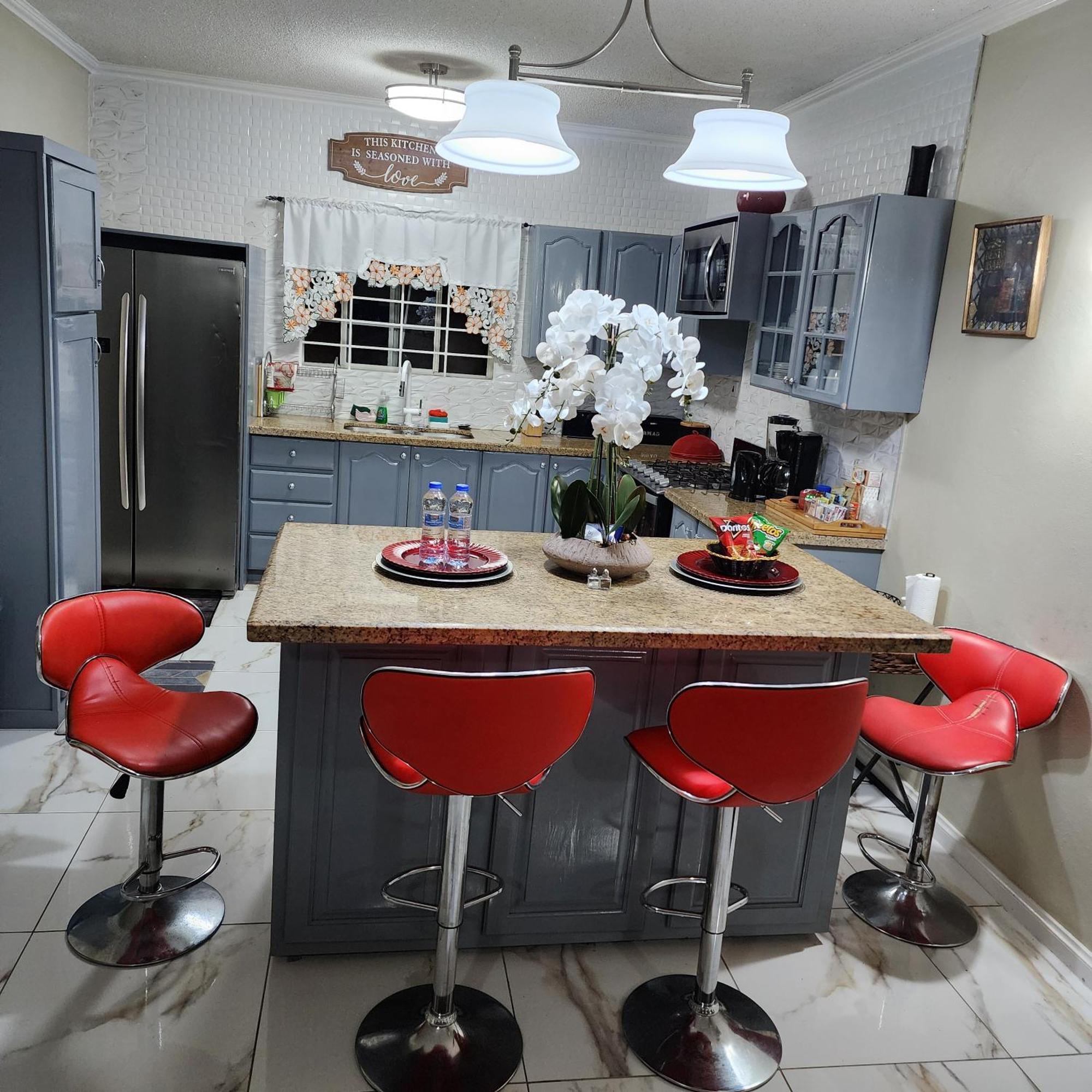 Spacious Luxury 3 Bed Rooms In Кингстън Екстериор снимка