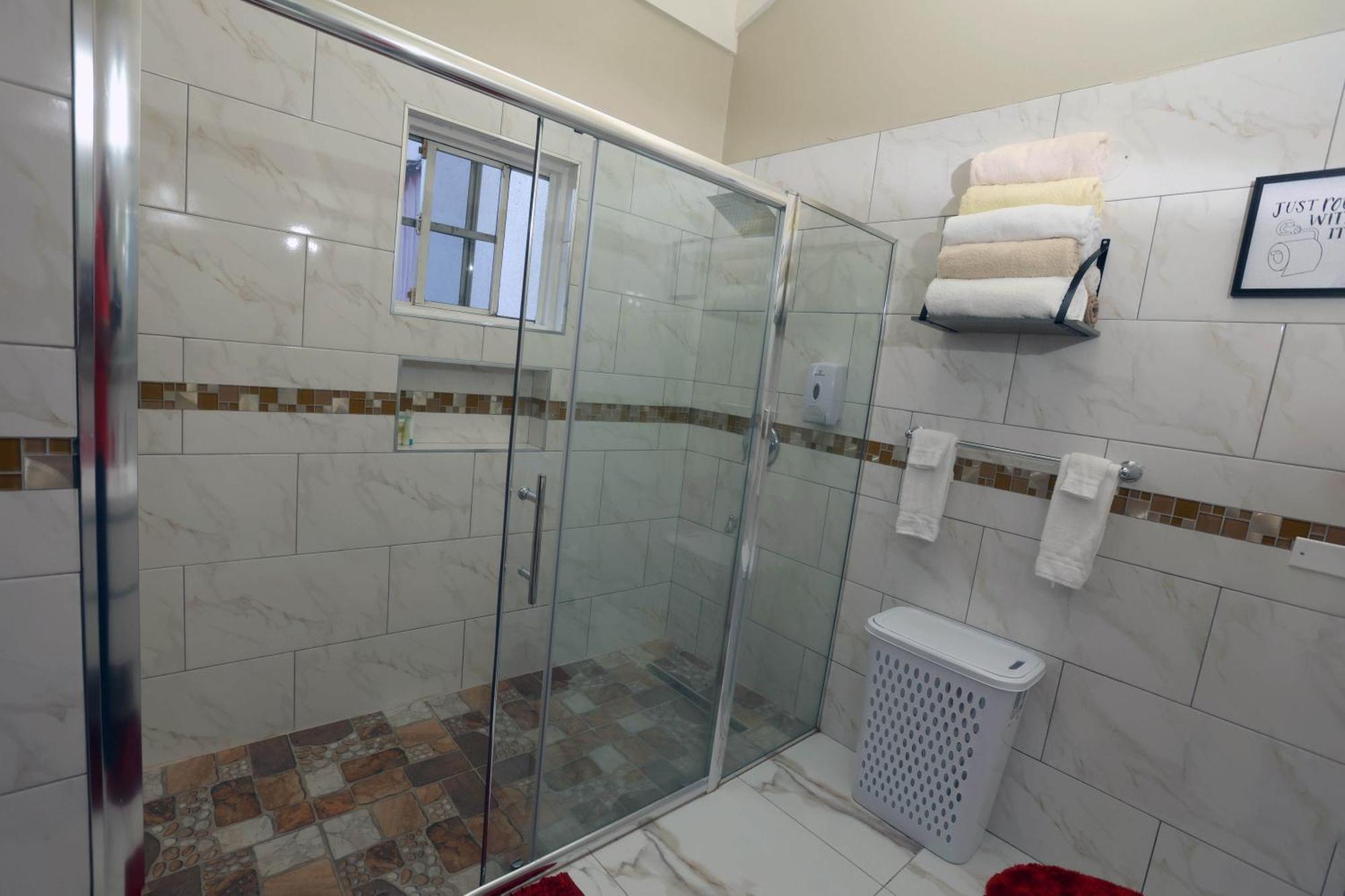 Spacious Luxury 3 Bed Rooms In Кингстън Екстериор снимка