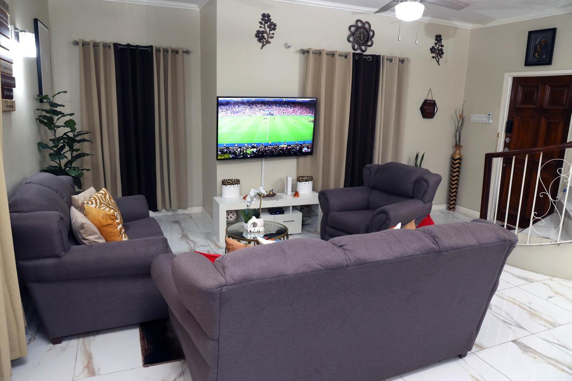 Spacious Luxury 3 Bed Rooms In Кингстън Екстериор снимка